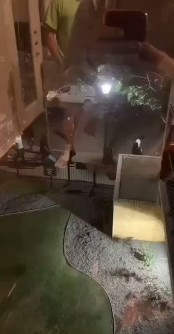 Bogaty liberał wspiera protestujących, więc ci…