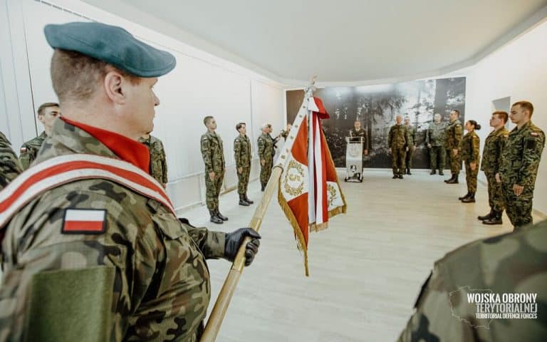Pierwsi po „odmrożeniu” systemu szkoleń żołnierze WOT złożyli przysięgę