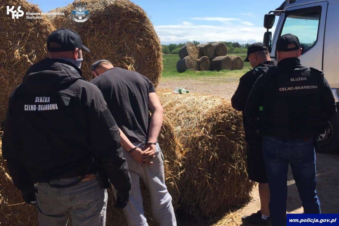 Funkcjonariusze policji oraz KAS przejęli 10 ton nielegalnego tytoniu