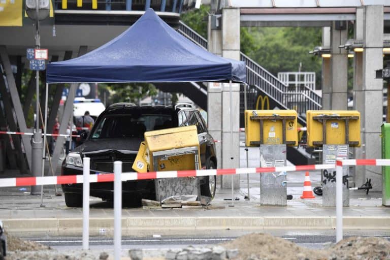 W Berlinie samochód wjechał w tłum przechodniów. Siedem osób jest rannych