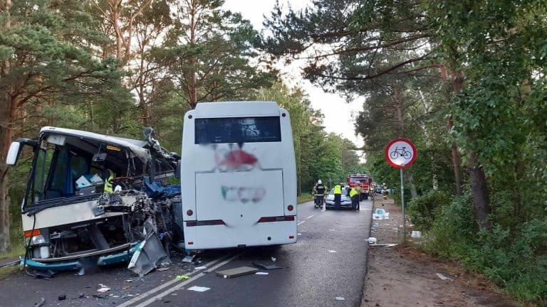 W Dźwirzynie doszło do wypadku z udziałem dwóch autokarów i busa