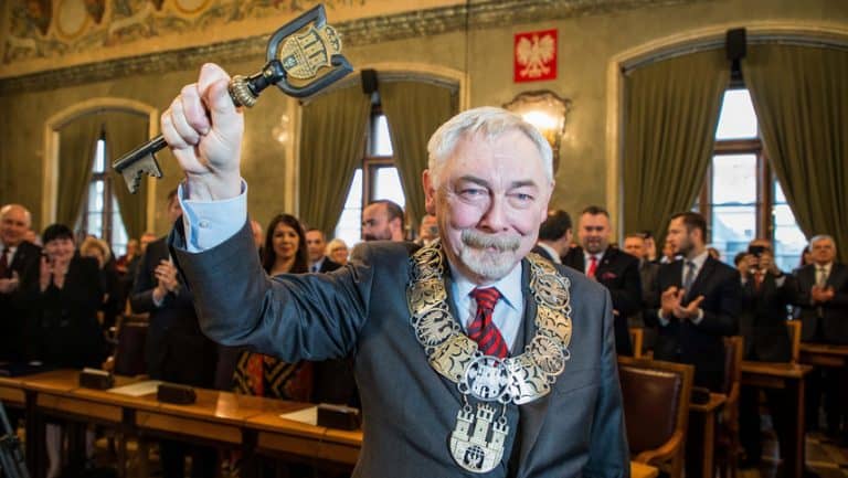 Prezydent Krakowa Jacek Majchrowski uważa, że 96 zł za bilet miesięczny to niedużo