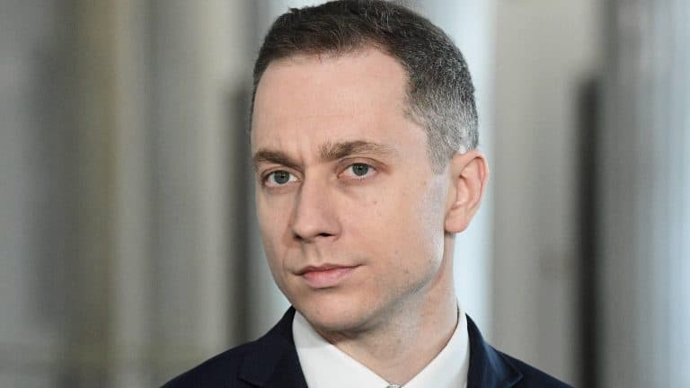 Cezary Tomczyk w przypływie wściekłości w związku z porażką Trzaskowskiego grozi dziennikarzom TVP więzieniem