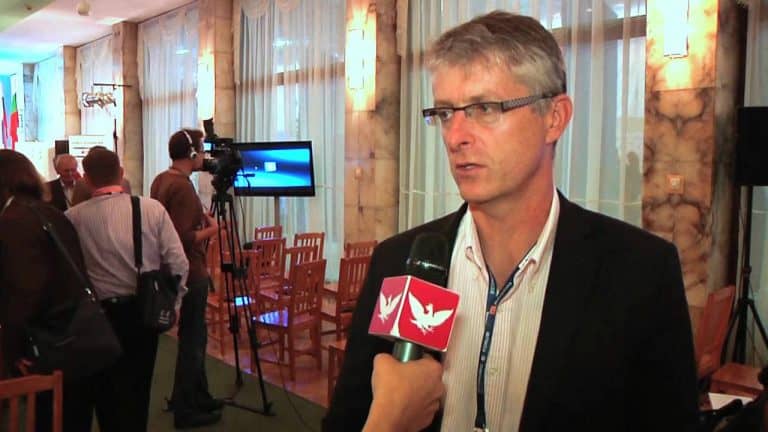 Dziennikarz „Politico Europe” wzywa do stosowania przemocy wobec kobiet w Polsce