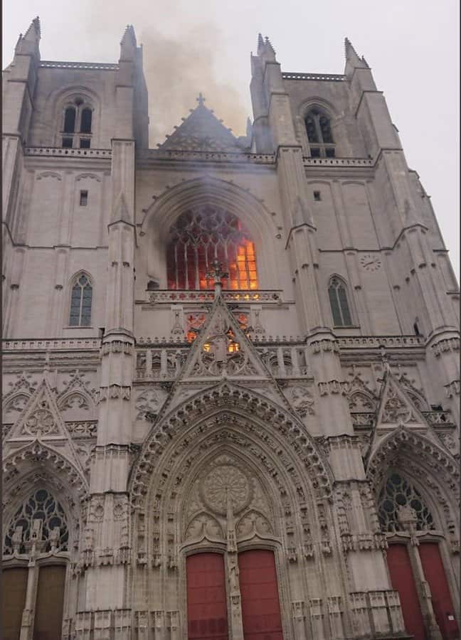 Afrykański imigrant przyznał się do podpalenia katedry w Nantes