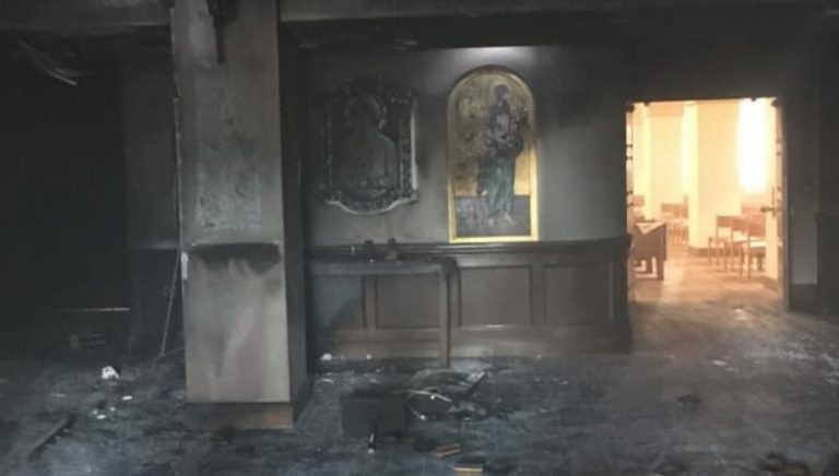 Podpalono kościół z wiernymi wewnątrz