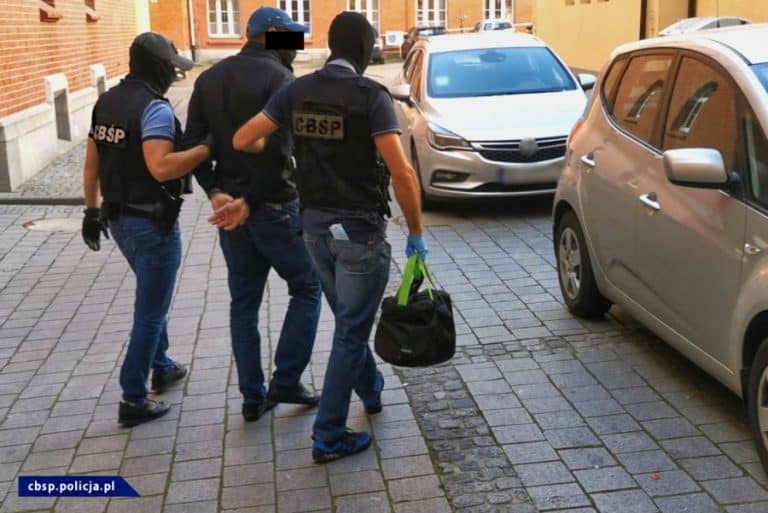 Pieniądze w pralce – CBŚP rozbiło grupę przestępczą parającą się wyłudzaniem podatku VAT