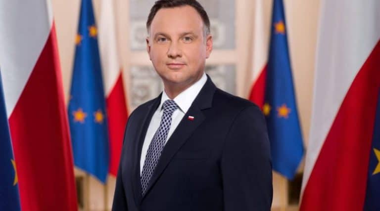 Andrzej Duda podpisał projekt zmiany konstytucji RP dot. zakazu adopcji dzieci przez homoseksualistów