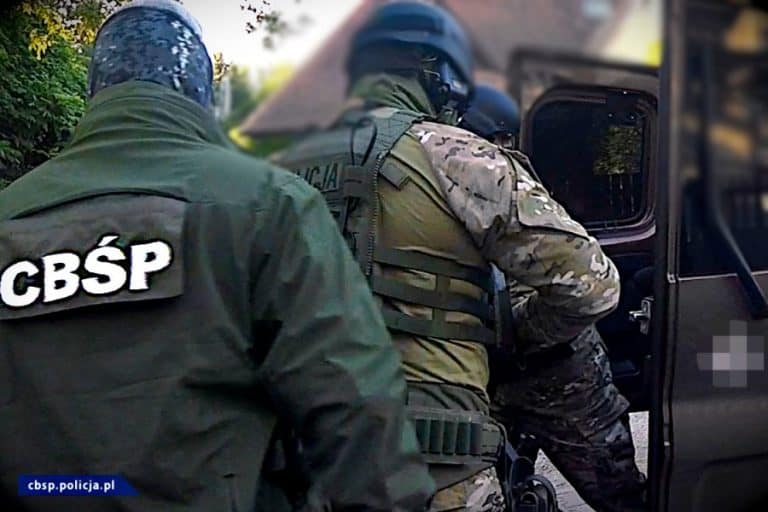 Blisko 100 funkcjonariuszy CBŚP i KAS wzięło udział w obławie na członków gangu wyłudzającego VAT