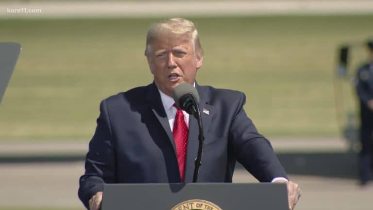 Trump o przyczynach pandemii koronawirusa: „Bóg mnie testuje”