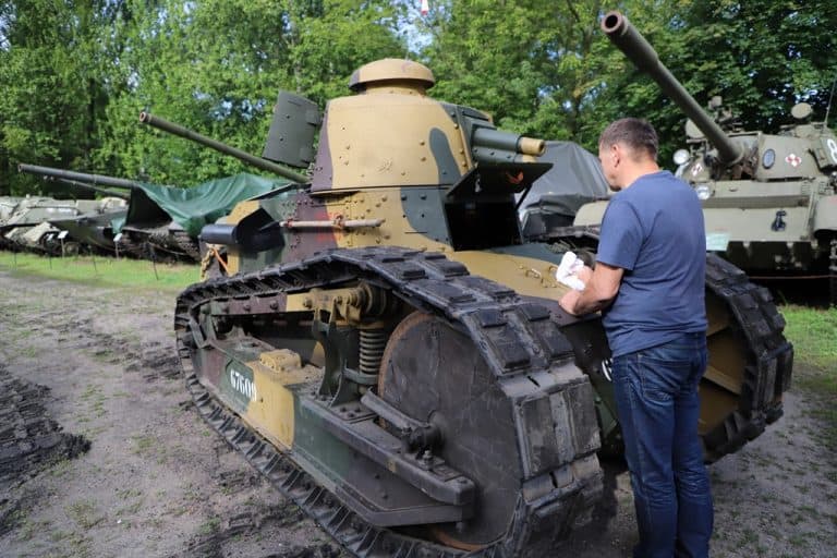 Czołg, który brał udział w wojnie polsko-bolszewickiej, znów na chodzie
