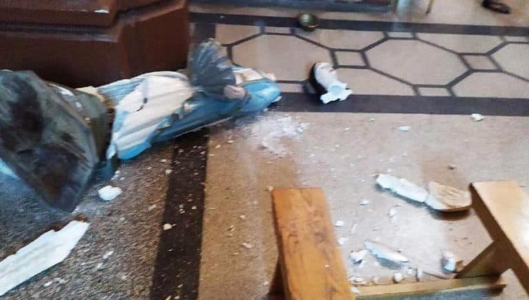W Przemyślu napastnik wtargnął do kościoła podczas modlitwy i zniszczył figurę