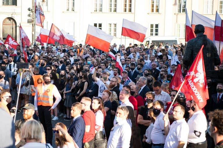 Ulicami Warszawy przeszedł organizowany przez środowiska narodowe Marsz Zwycięstwa