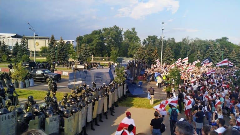 Kolejny dzień masowych protestów na Białorusi