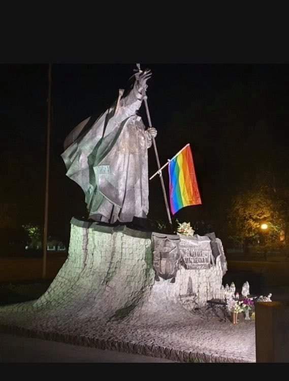 Środowiska LGBT znów zaatakowały pomniki, tym razem w Szczecinie