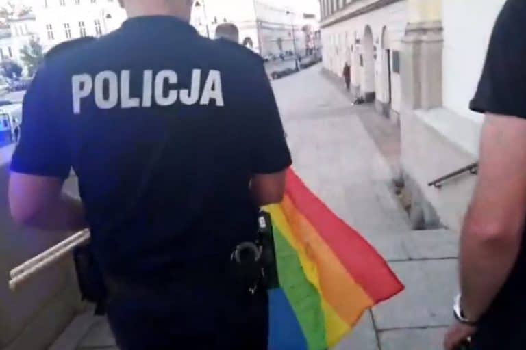 Profesor z UW postanowiła iść śladami aktywistów LGBT, którzy sprofanowali figurę Chrystusa
