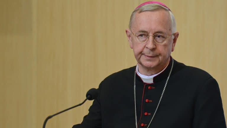 Abp Stanisław Gądecki zakazał zbiórki pieniędzy na akcję „Stop LGBT” w kościołach