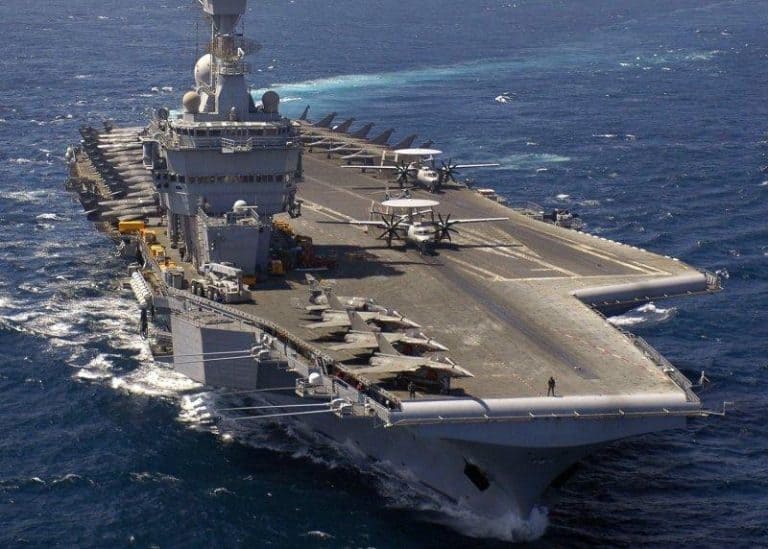 Francja wysyła przeciw Turcji zespół okrętów z lotniskowcem „Charles de Gaulle’