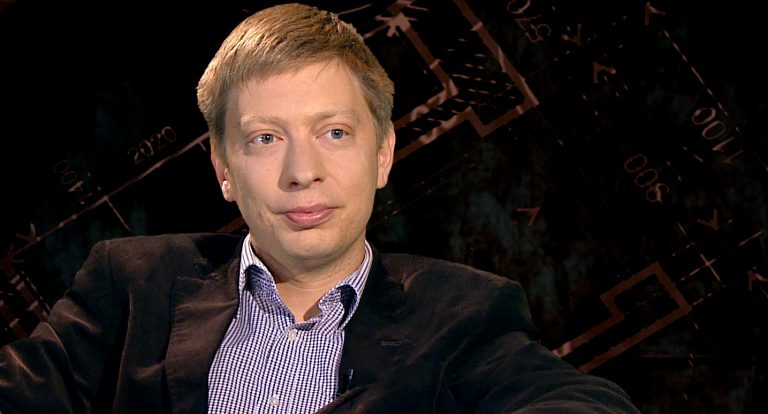Prof. Michał Bilewicz z UW usprawiedliwia profanowanie pomników