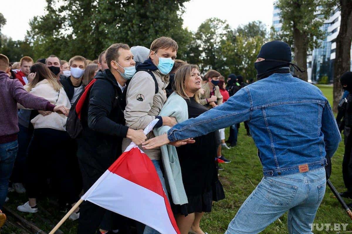 W Mińsku wojsko i milicja starają się nie dopuścić do zawiązania się demonstracji