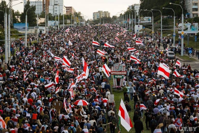 Białoruskie MSW:  W związku z udziałem w niedzielnych protestach zatrzymano 774 osoby