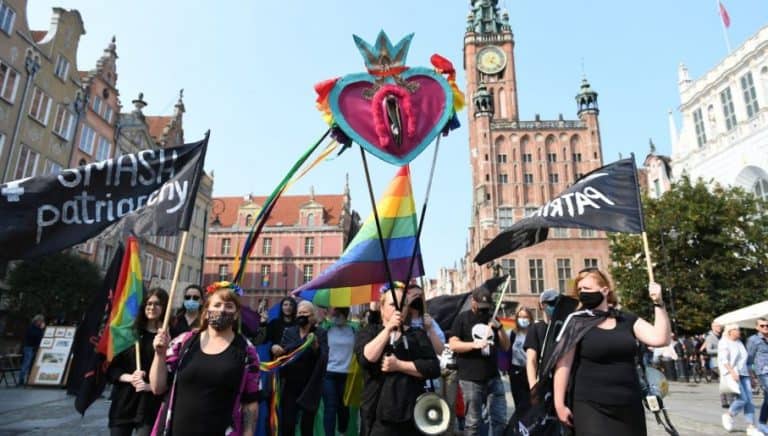 O prześladowaniu chrześcijaństwa w Polsce współczesnej