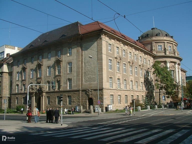Uniwersytet Medyczny zapowiada zdecydowane kroki wobec studentek, które groziły przyszłym pacjentom
