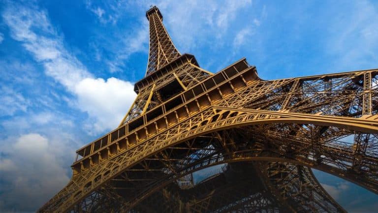 Francja: Ewakuowano wieżę Eiffla. Nieznany mężczyzna groził jej wysadzeniem