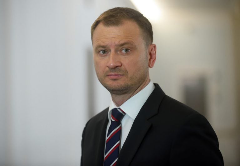 Sławomir Nitras skrytykował wulgarne zachowanie protestujących zwolenników aborcji. Jego słowa nie spotkały się ze zrozumieniem..