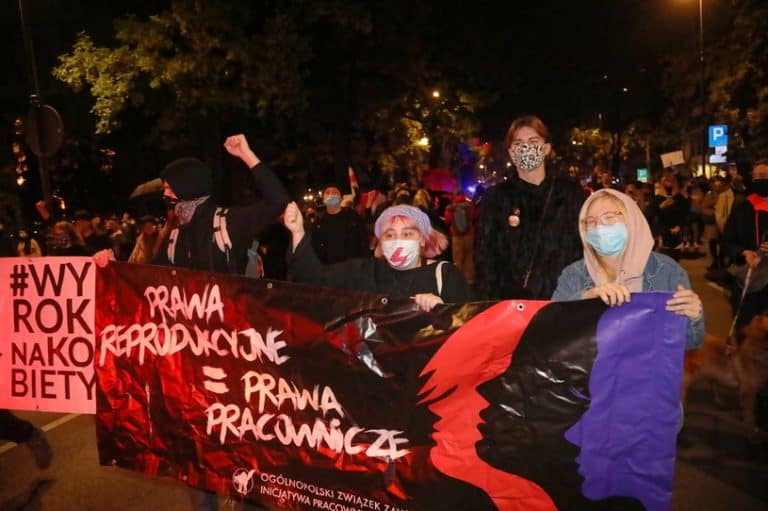Pod domem Jarosława Kaczyńskiego doszło do starć lewackich bojówkarzy z policją po ogłoszeniu wyroku TK ws. aborcji