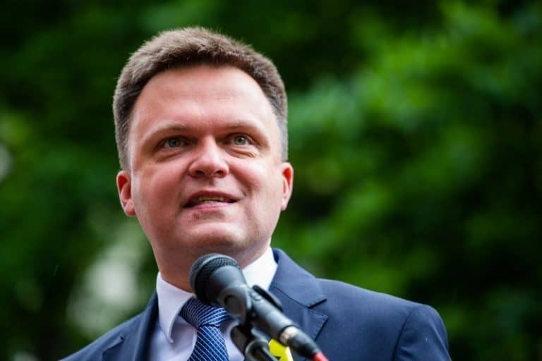 Hołownia pokazał się na „Strajku Kobiet”. Kazano mu „wypier…”