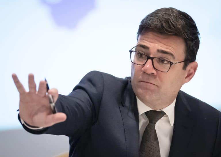 Anglia: Burmistrz Manchesteru odmówił dostosowania się do rządowych obostrzeń sanitarnych