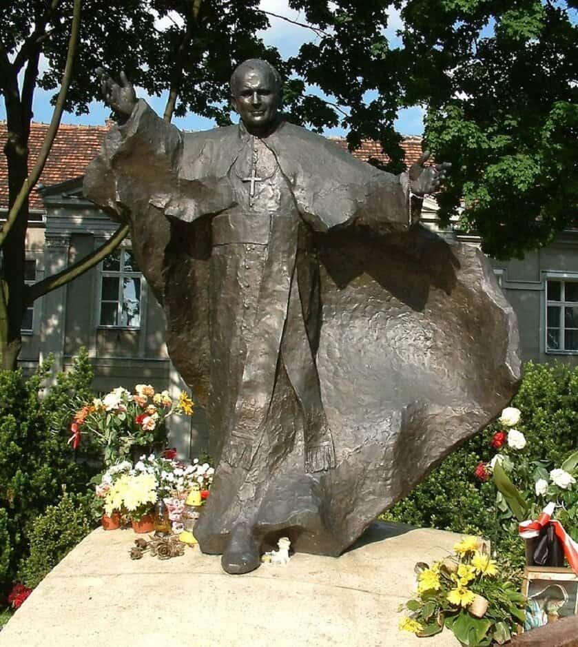 W Poznaniu lewicowi bojówkarze sprofanowali pomnik Jana Pawła II