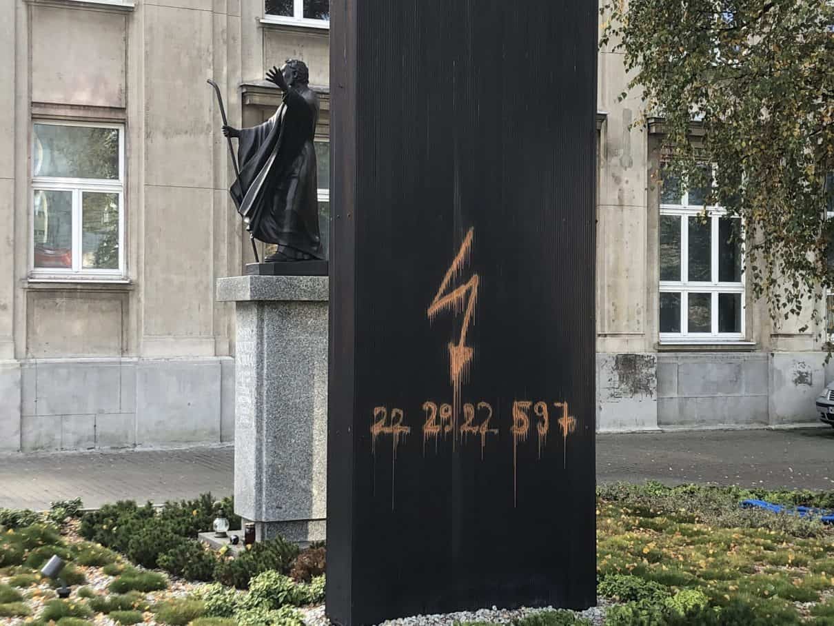 Lewaccy bojówkarze atakują kościoły, m.in. wtargnęli do poznańskiej katedry