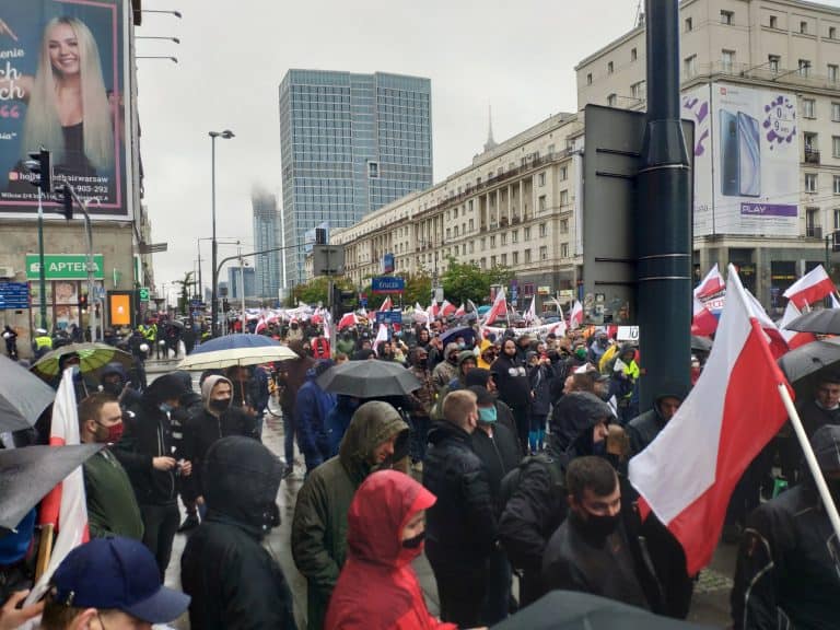 Rolnicy protestują pod Sejmem przeciwko tzw. „piątce dla zwierząt”