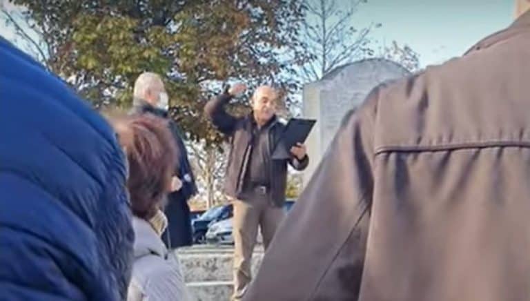 Francuzi wściekli na radnego, który zacytował Koran: „Wracaj do Polski”