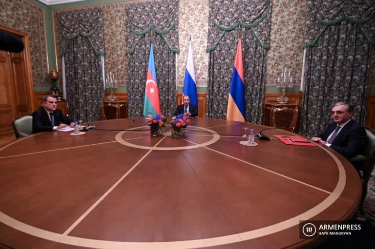 Armenia i Azerbejdżan zgadzają się na zawieszenie broni w Karabachu