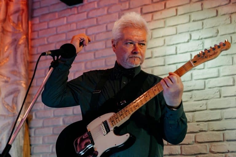 Zbigniew Godlewski i jego Szkółka Antywirusowa, czyli gitara kontra tzw. lockdown