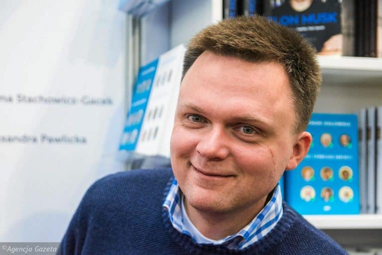 Szymon Hołownia „radzi” biskupom