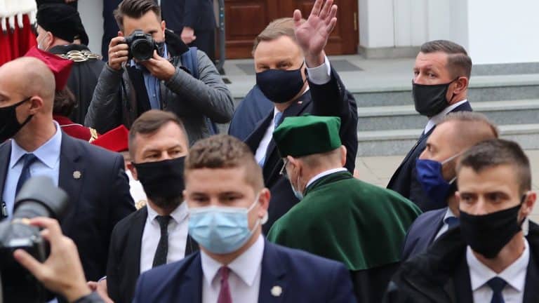 Lewactwo zaatakowało słownie prezydenta Dudę podczas jego wizyty na Uniwersytecie Warszawskim