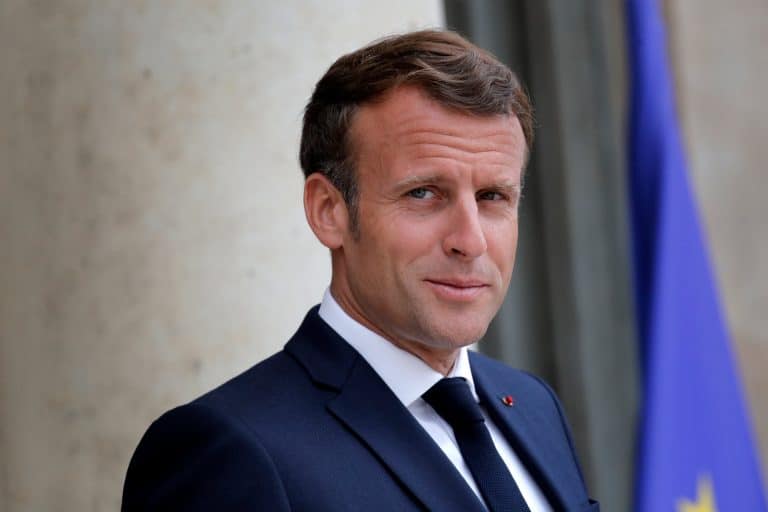 Emmanuel Macron dał islamistom we Francji 15 dni na zaakceptowanie „karty wartości republikańskich”