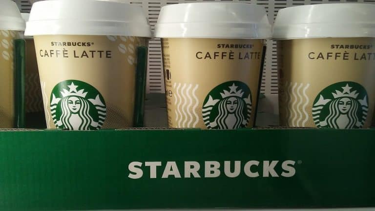 Kawiarnia Starbucks zwolniła baristkę za odmowę noszenia koszulki promującej LGBT