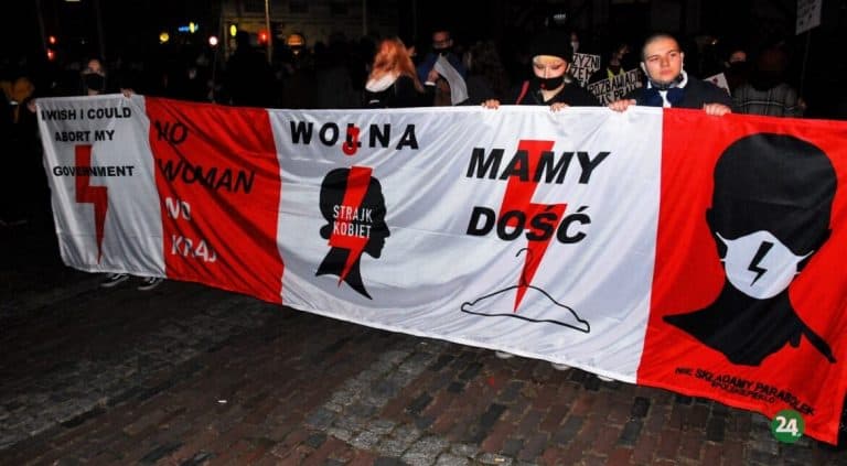 Zacietrzewieni lewacy żądają blokady zbiórki na Straż Narodową