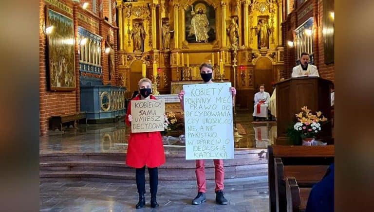 Wszczęto śledztwo ws. zakłócenia mszy św. przez Scheuring-Wielgus