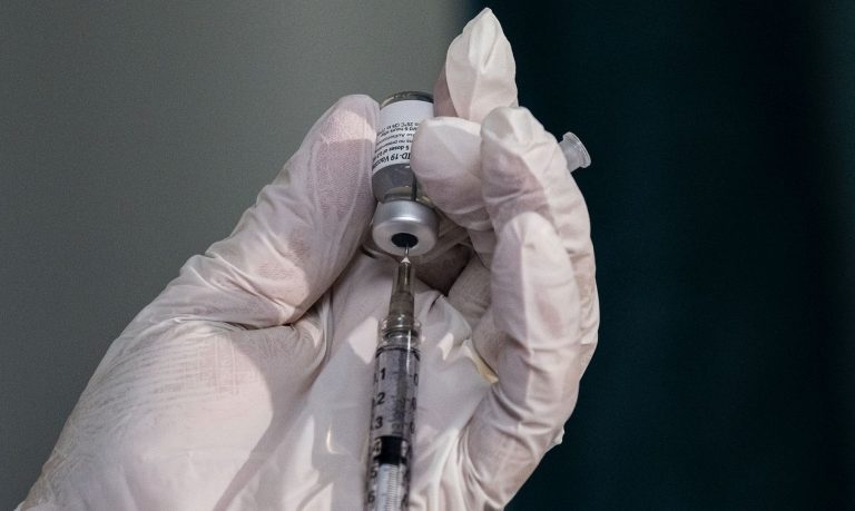 Ponad połowa medyków w Warszawie nie chce się zaszczepić