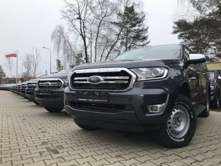 Wojsko Polskie otrzymało dziś sto samochodów ciężarowo-osobowych Ford Ranger XTL