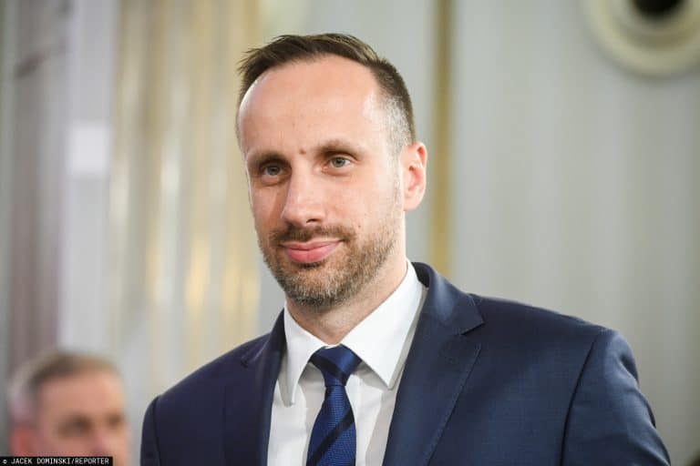 Decyzja zapadła: Wiceminister z Solidarnej Polski straci stanowisko