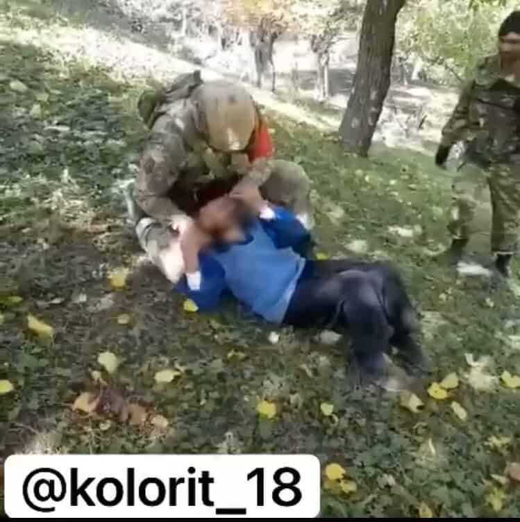 Azerbejdżańscy żołnierze odcięli Ormianinowi głowę?