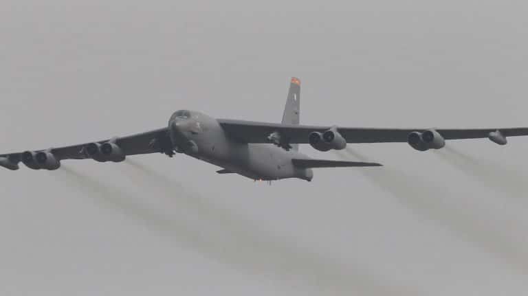 Amerykańskie bombowce B-52 latają nad Zatoką Perską