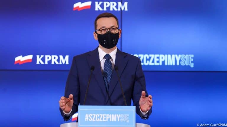 Morawiecki: w Sylwestra nie wprowadzamy godziny policyjnej